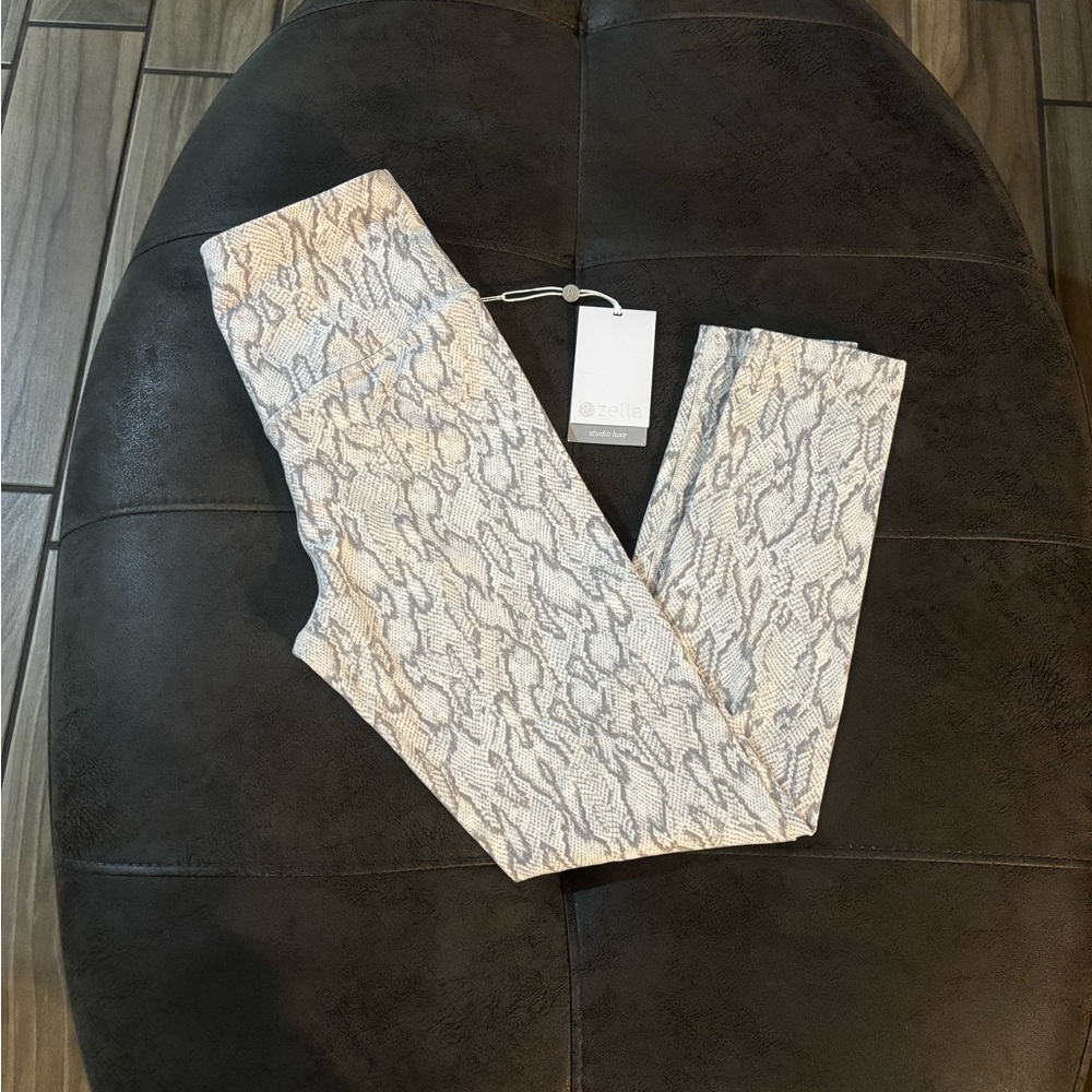 Zella Gray and White Studio Luxe Leggings